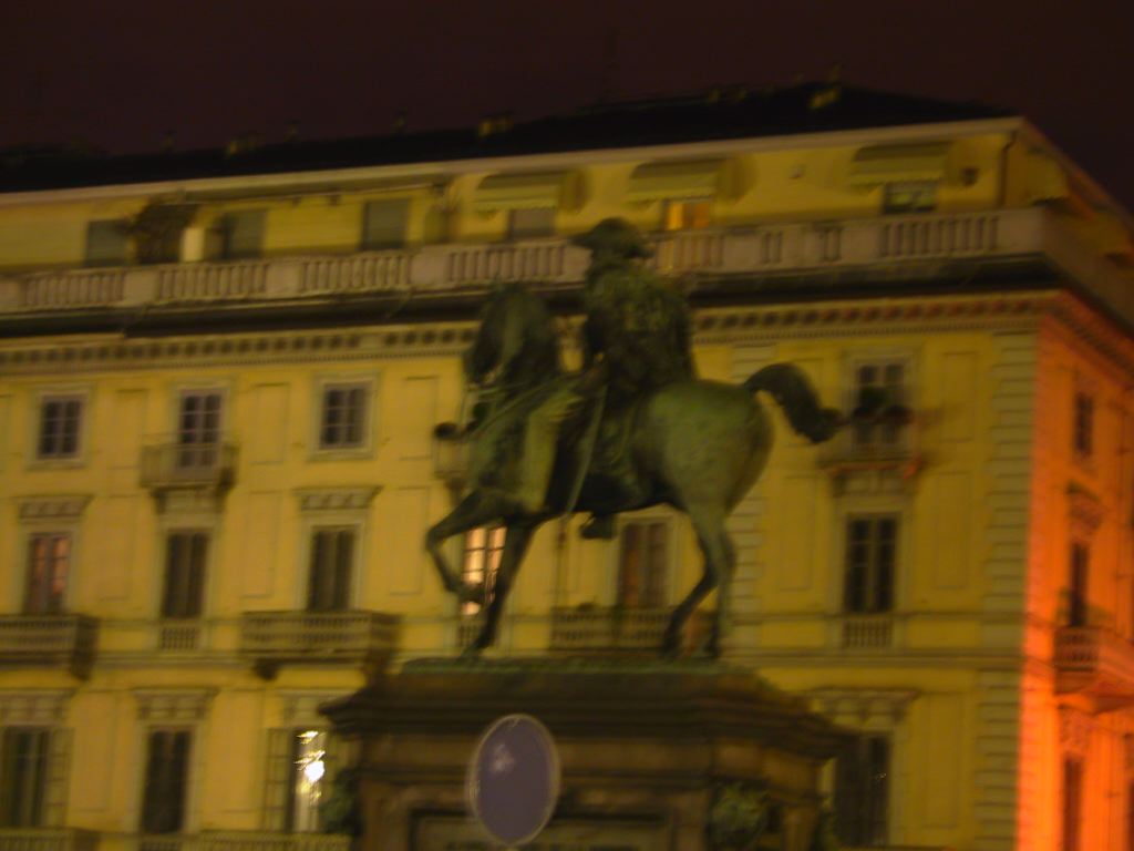 piazza_bodoni_night