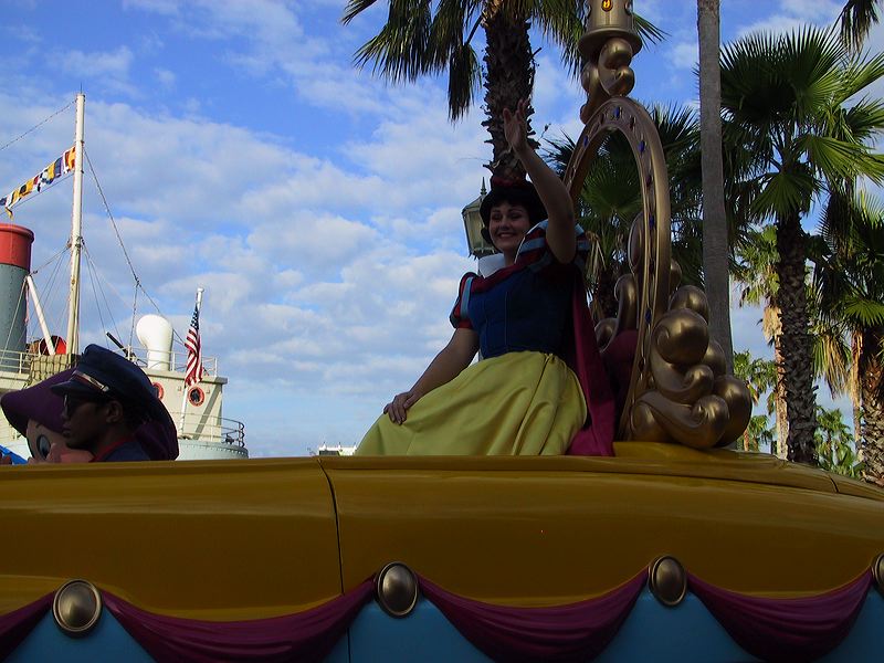 snow_white_mgm_parade.jpg