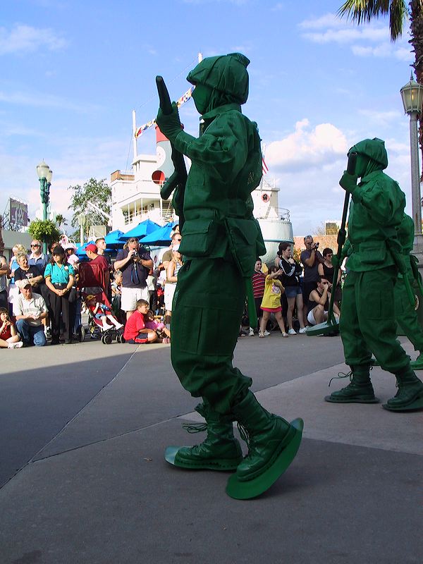 toy_soldiers_mgm_parade.jpg